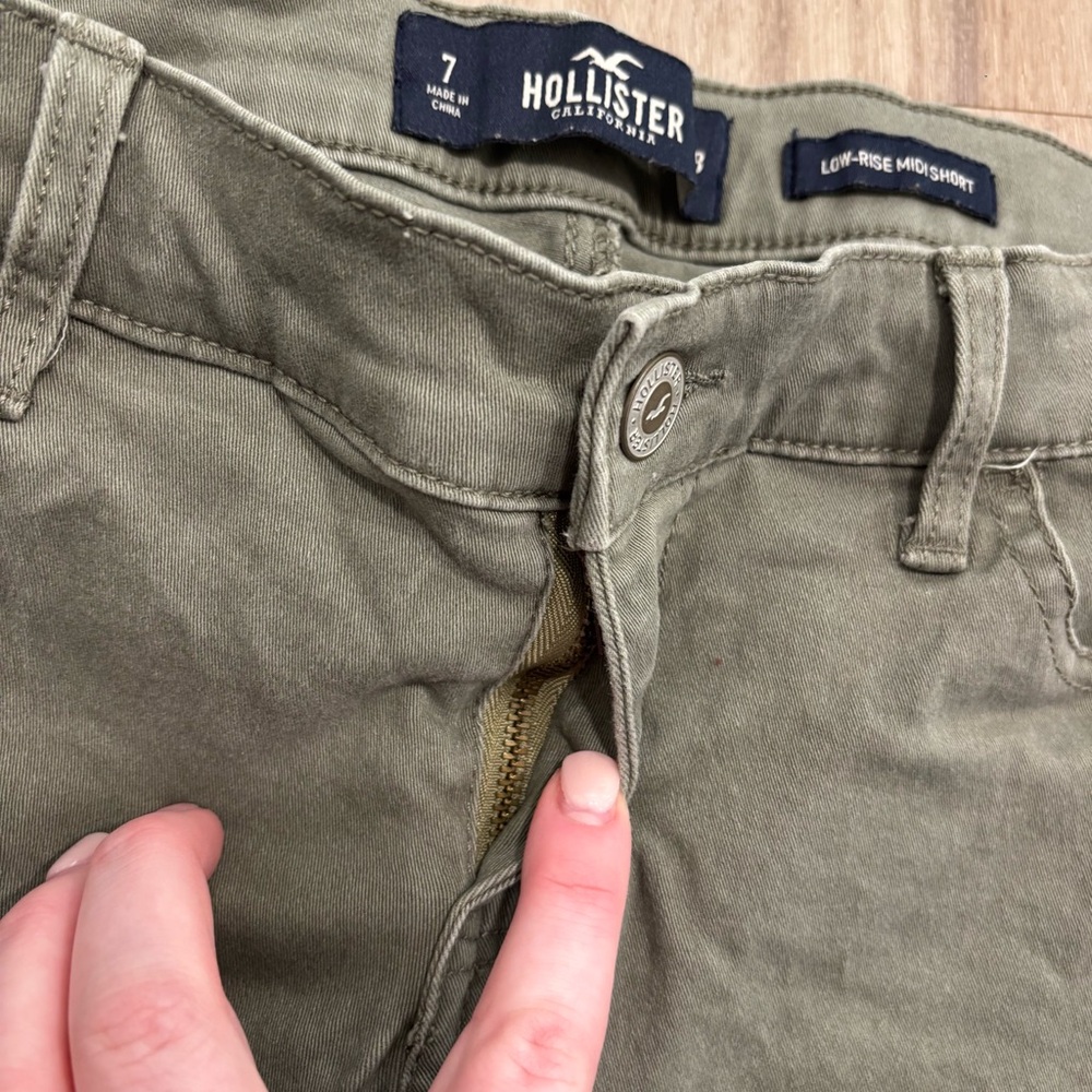 Hollister Low-Rise Midi Shorts - Picture 4 of 6